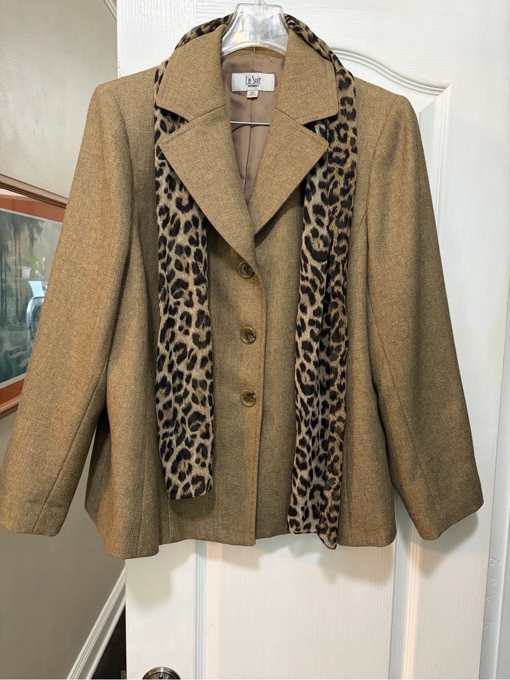 Le Suit Women's herringbone Jacket with Leopard-Print Scarf Sz 16w